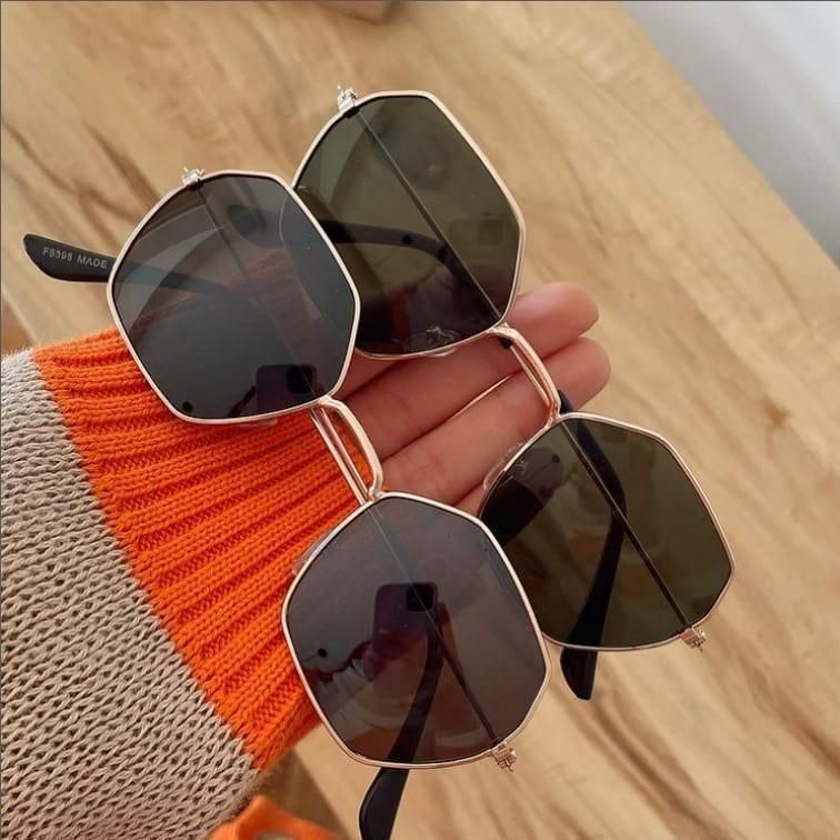 Suga Octagon Round Black Sunglass – Bold, Retro-Chic Statement for Everyday Icons