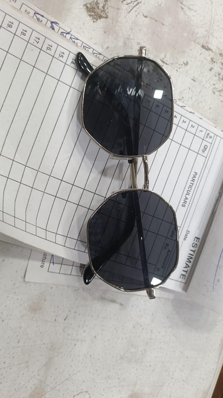 Suga Octagon Round Black Sunglass – Bold, Retro-Chic Statement for Everyday Icons