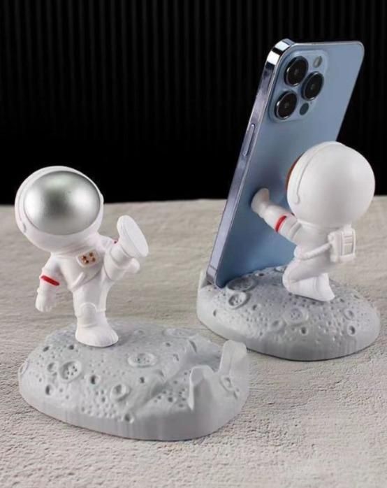 Nordic Style Astronaut Phone Stand – A Unique & Stylish Companion for Your Device