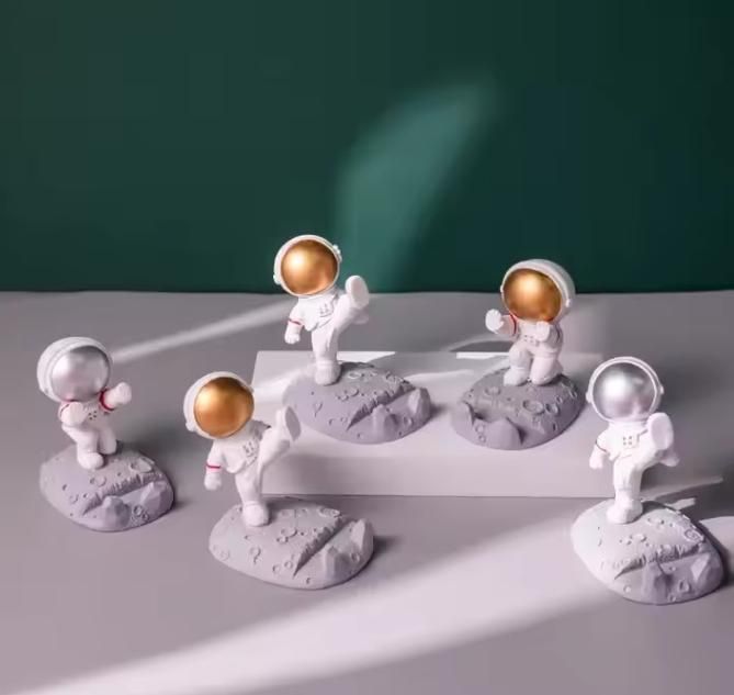 Nordic Style Astronaut Phone Stand – A Unique & Stylish Companion for Your Device